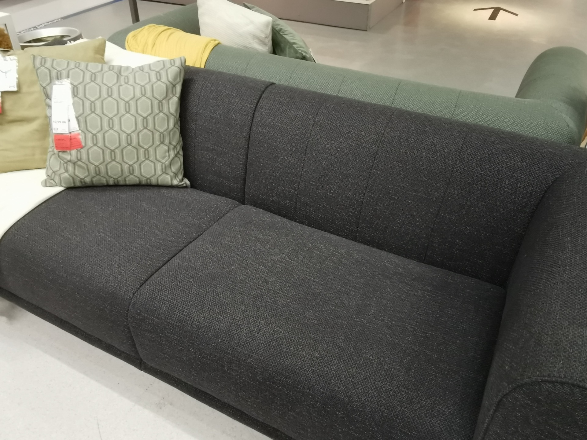 Stilfull design og komfort med Viskafors sofa fra IKEA